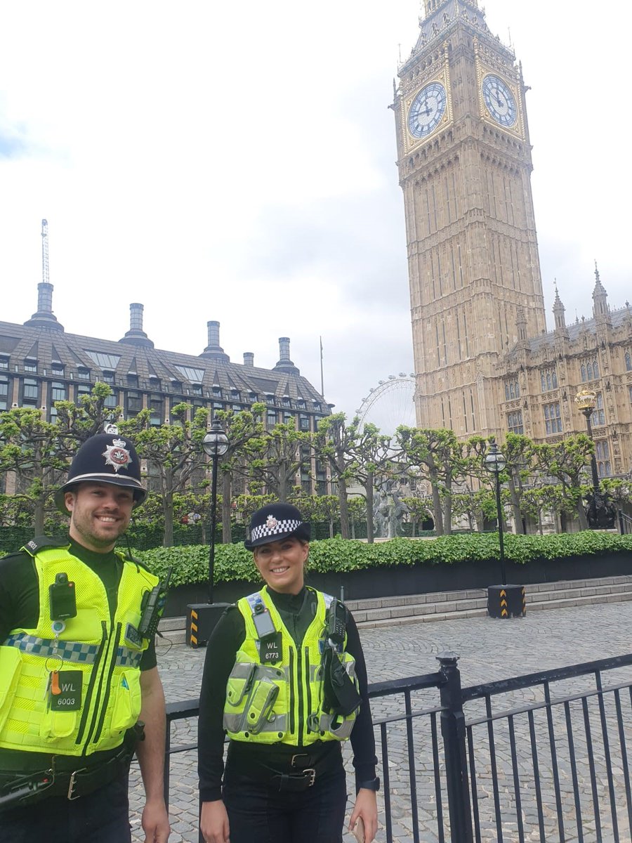 swpolice's tweet image. From Windsor Castle to Cardiff Castle, The Mall to Mumbles – our officers played a key part in the #KingsCoronation celebrations. 👑 

#TeamSWP were among those deployed on #MutualAid to @metpoliceuk, and back on home turf, we were also on hand to keep local celebrations safe.