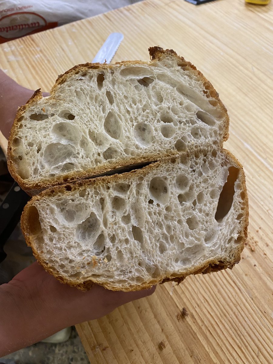 hornodejulia's tweet image. Harinas 
+ 
Agua 
+ 
Sal 
+ 
Tiempo 
= 
Pan de verdad 
#hornodejulia #pandemasamadrenatural #pandeverdad #alcampell #Barbastro #Binefar #Altorricon