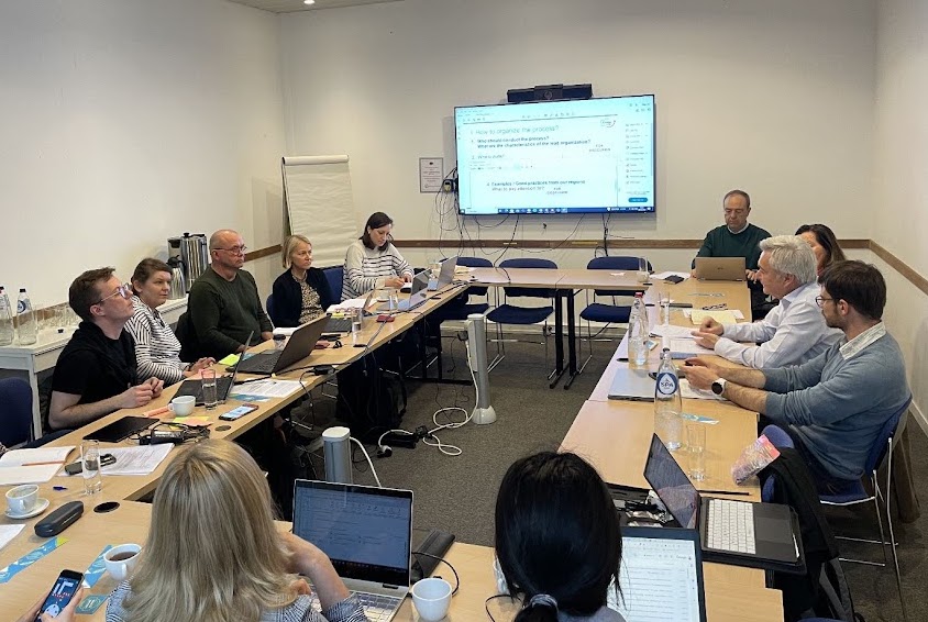 lllplatform's tweet photo. 👥 As part of the #COMORELP project, we were thrilled to host partners from 🇵🇱, 🇮🇹, 🇹🇷, 🇫🇷 and 🇬🇧 to talk about regional #lifelonglearning policies and how they can improve through the cooperation of diverse stakeholders. https://t.co/MHX69dvTXC