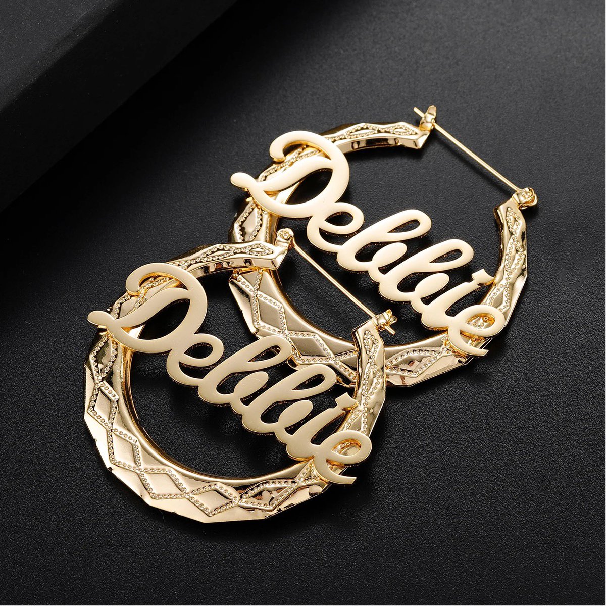 Jewelsbymoe's tweet photo. Hoops  Gorgeousness ✨

  Customized  Nameplate  Bamboo  Hoop  Earrings ✨✨

   Price   :   N 18,800.

Available  in  Gold , rose gold , &amp; silver.

 Sizes  40mm - ( 75mm  as seen in the picture ).

Kindly retweet and patronize me🙏🏽

@TheAjibolaGrey 
@Auntyadaa 
@UNCLE_AJALA https://t.co/aCRci4z7er