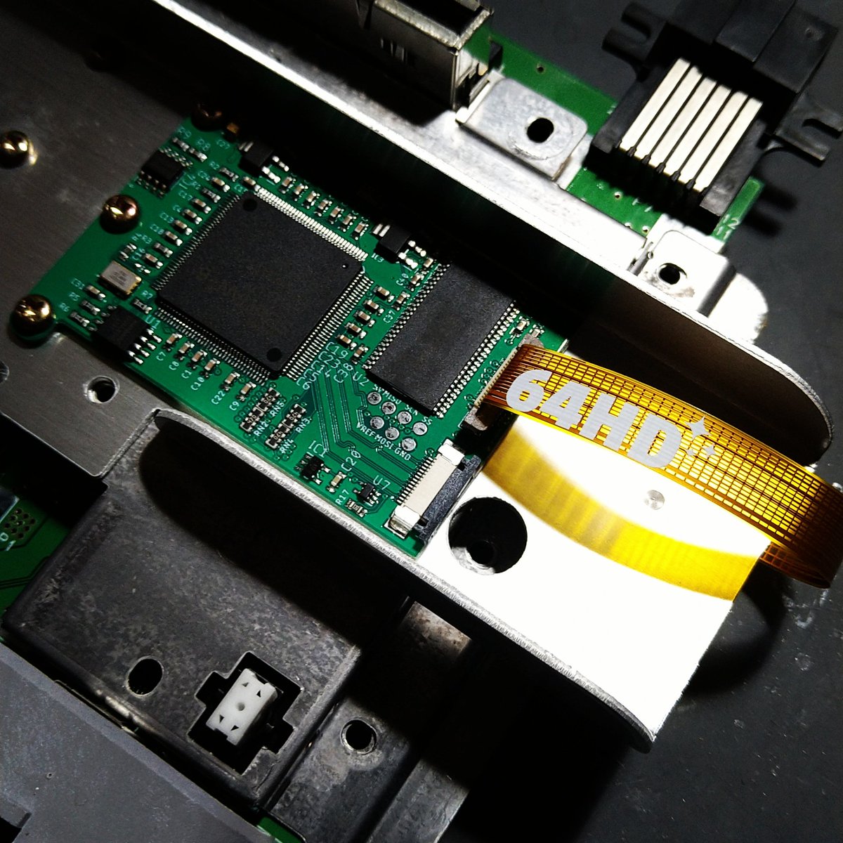 Raw_Talent81's tweet photo. HDMI N64 console
Kawasaki Green+ Gold Pearl 
#64hd #hdmimod #N64 #custommade 
@GameboxSystems https://t.co/kKCNDKEGzR