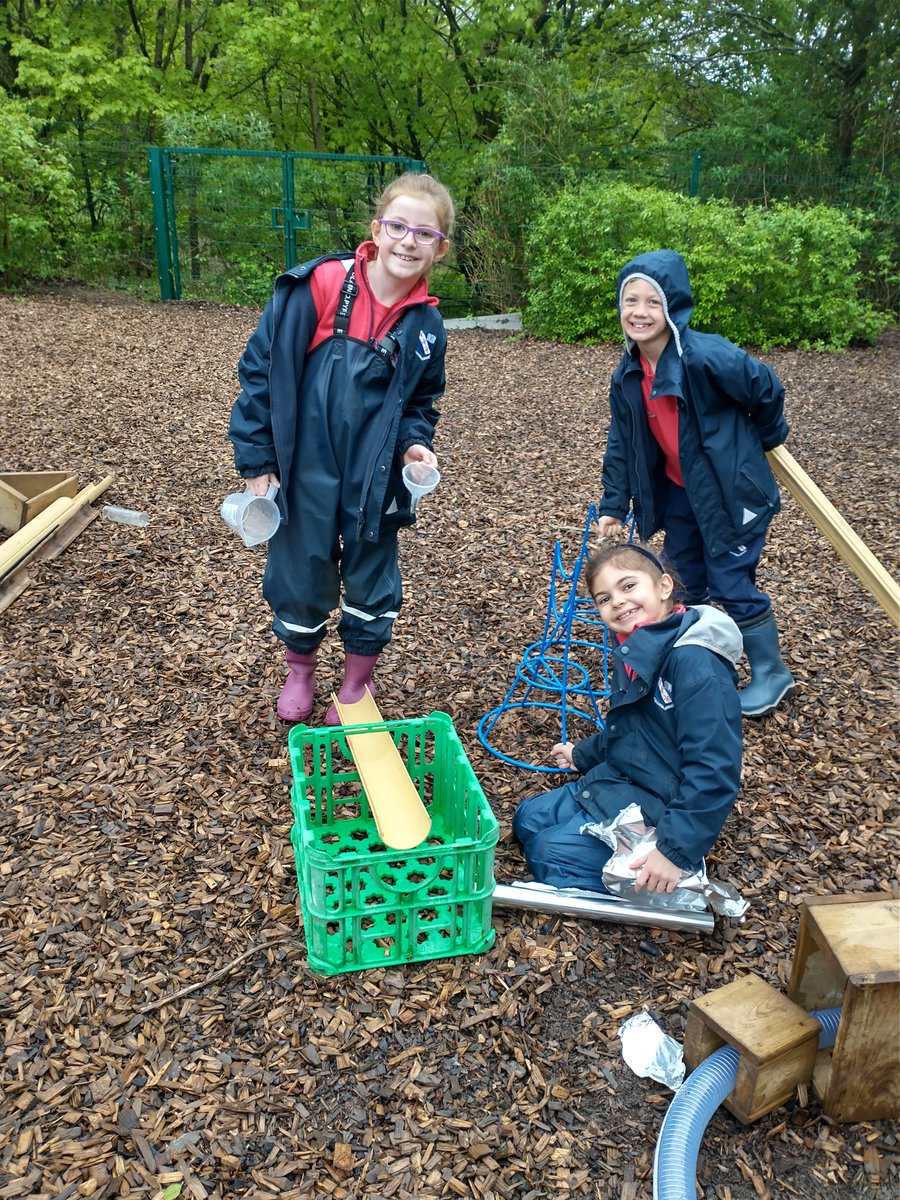 MonktonYear2's tweet photo. Taking inspiration from the story, Fatou Fetch the Water, Year 2 designed and then made their inventions to purify water. There was lots of trial and error and the results were mostly clean water! #WildMonkton https://t.co/i6HApgaYQP