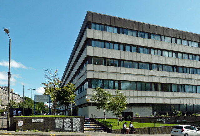 🚨 New PhD research project - applicants wanted! 📷In partnership with <a href="/NHSEngland/">NHS England</a> <a href="/CIBSE/">CIBSE</a>
&amp; <a href="/EnergySysCat/">Energy Systems Catapult</a>
'Exploring Pathways for Decarbonising and Improving Resilience of NHS Healthcare Facilities in England' Info &amp; how to apply on our website: erbecdt.ac.uk/news