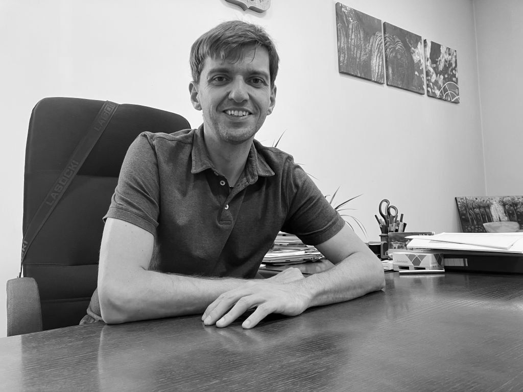 RekordSi's tweet photo. Z wielkim żalem zawiadamiamy o śmierci Wójta Jaworza Radosława Ostałkiewicza. Pana Wójta zapamiętamy jako profesjonalistę, człowieka życzliwego i w pełni zaangażowanego w pracę na rzecz ludzi. Niech spoczywa w pokoju. https://t.co/OpQlBonMBl