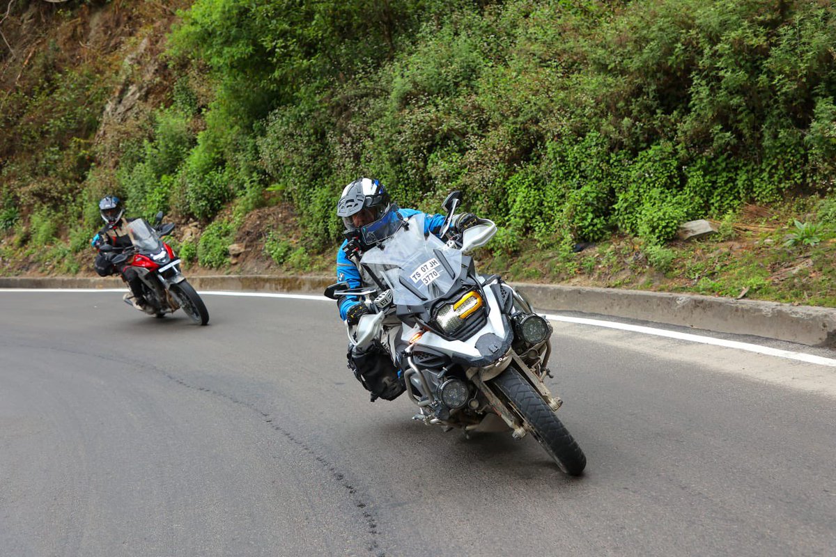 Thileep_Off's tweet image. Favorite Ak Driving Style 🔥 #VidaaMuyarchi #AjithKumar 

#AjithKumarWorldTour
#AKWorldRideformutualrespect

On screen 💥❤️               Off screen 💥❤️