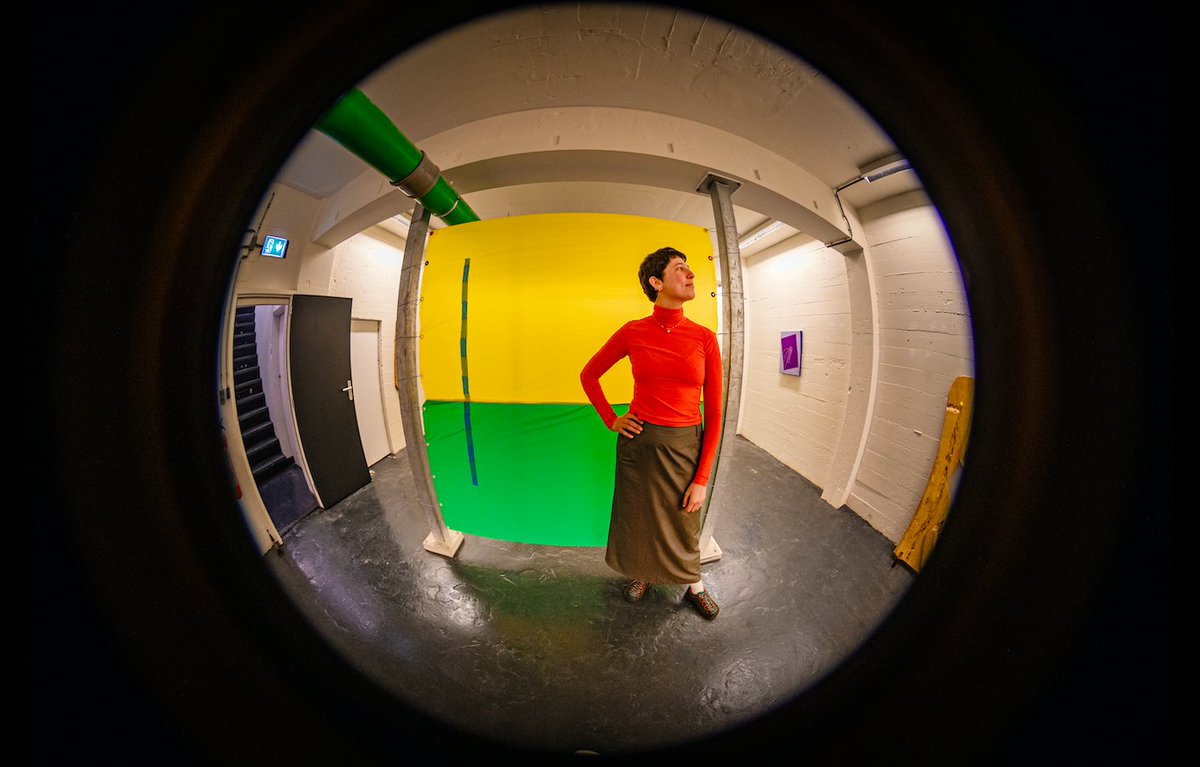 Laatste kans! Dit weekend zie je voor het laatst de speelse installaties van Pip Passchier in ACEC Ondergronds. De materialen, vormen en kleuren doen denken aan de gymzaal of het schoolplein. Met haar werk speelt Pip als het ware met onze alledaagse leefomgeving.

📸 Rob Voss