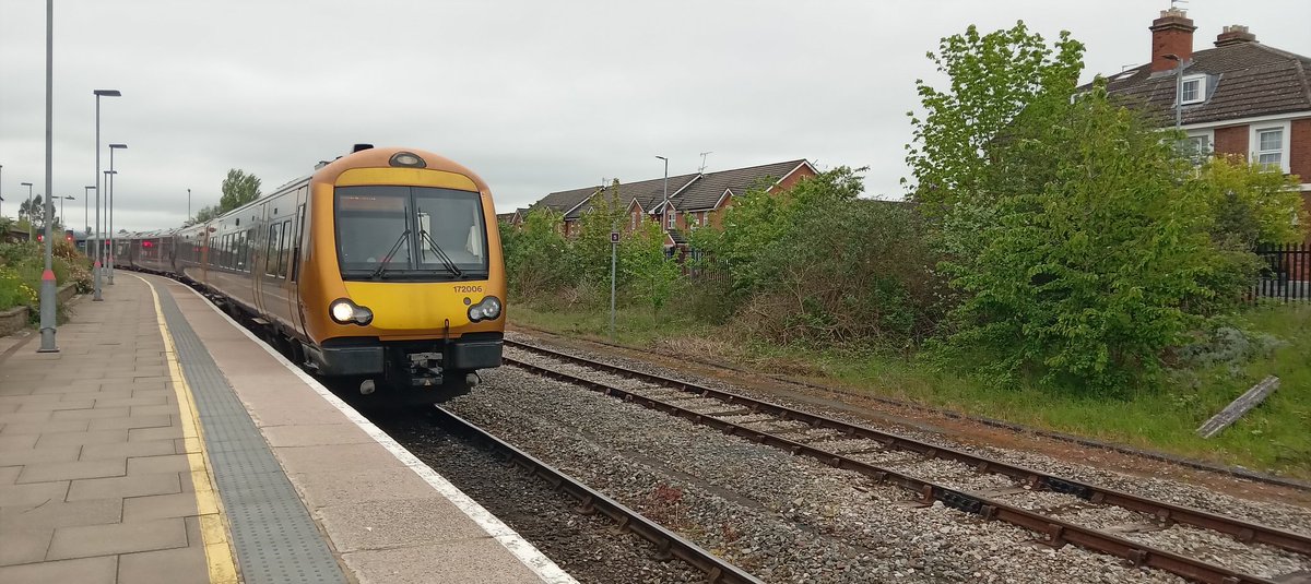 NotYOLOSmh's tweet image. Before I left Hereford yesterday I managed to see 172006 with 170505 again 

#Class170 #Class172 @WestMidRailway