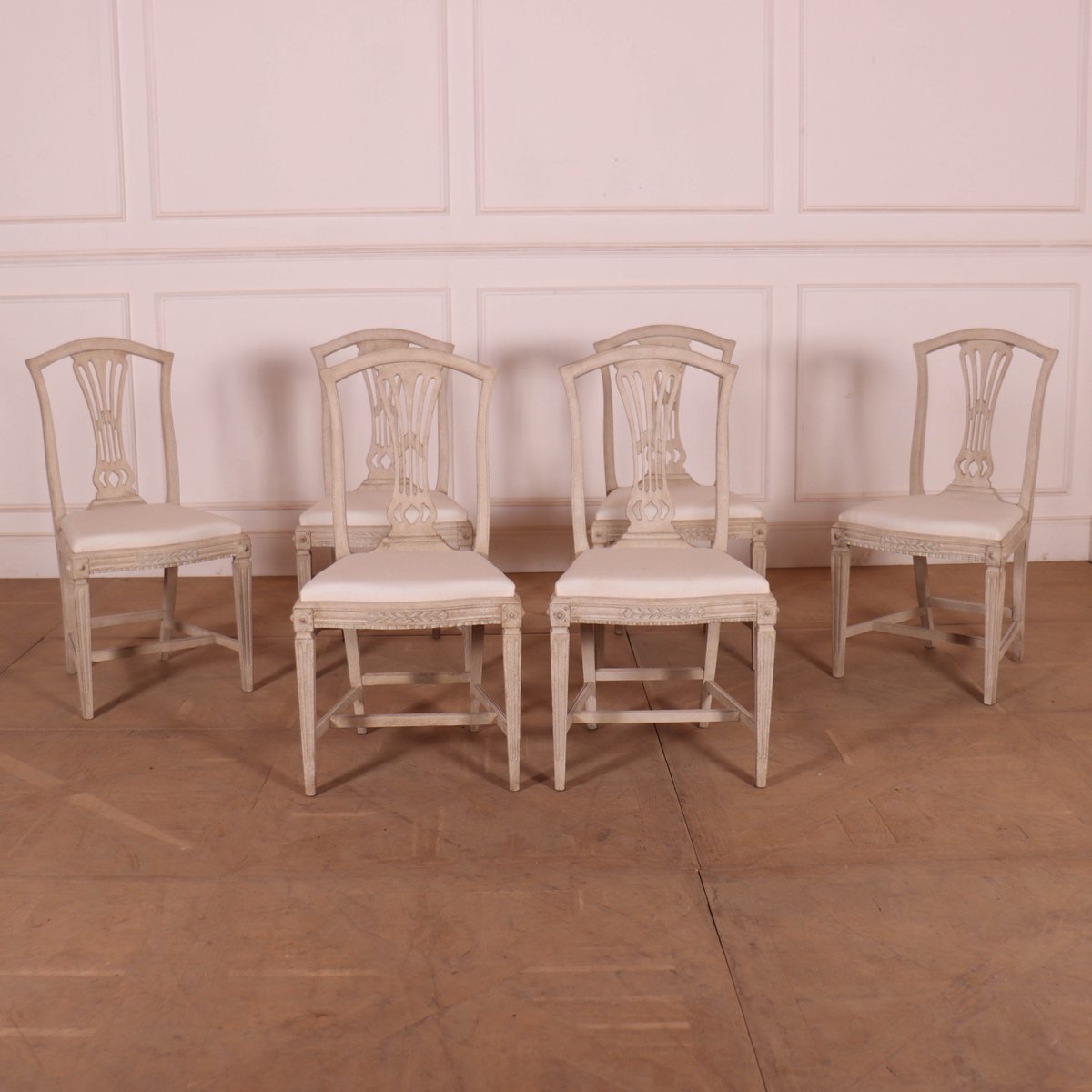 ArcadiaAntiques's tweet image. Exceptional early 20th Century Swedish extending dining table with matching set of 18 chairs.
Price: £24,995
bit.ly/3B5shxd

#SwedishDiningTable #extendingdiningtable #diningchairs