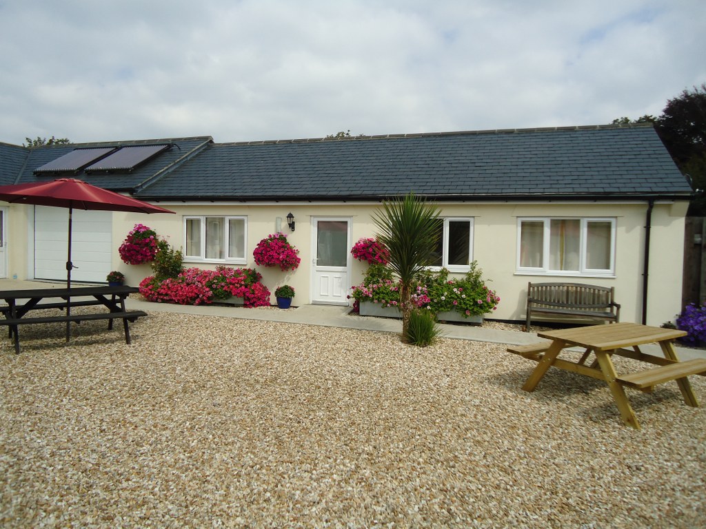 TheHolidayCots's tweet photo. There are a whole array of cottages available at Westfield Farm. Although located in the beautiful rural Dorset countryside you are only 5 miles from the coast.
🛌Sleeps 1-4
https://t.co/F8AryOSEQm
#Winterbourne #Steepleton #Dorset #HolidayCottages #Rural #Coast #PetsWelcome https://t.co/4OHxaSIqSk