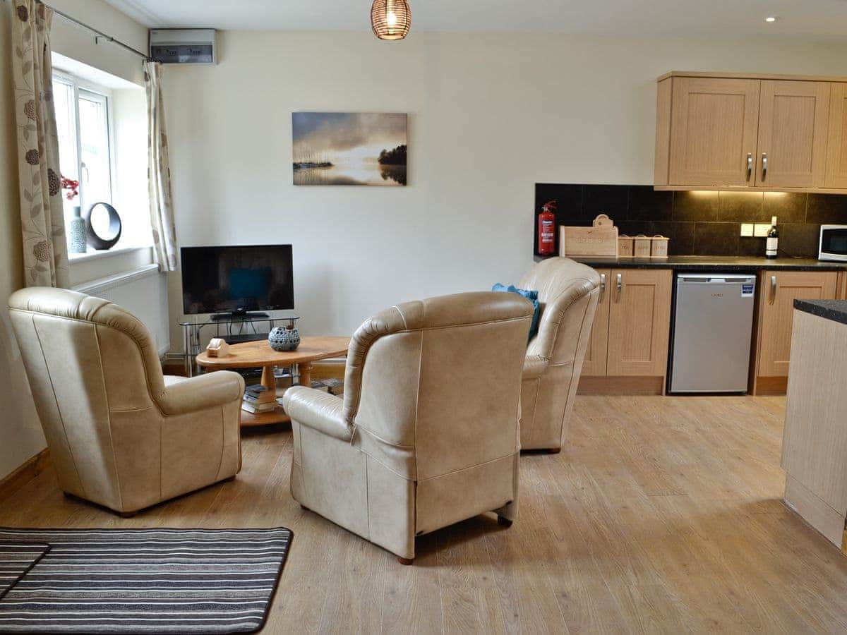 TheHolidayCots's tweet photo. There are a whole array of cottages available at Westfield Farm. Although located in the beautiful rural Dorset countryside you are only 5 miles from the coast.
🛌Sleeps 1-4
https://t.co/F8AryOSEQm
#Winterbourne #Steepleton #Dorset #HolidayCottages #Rural #Coast #PetsWelcome https://t.co/4OHxaSIqSk