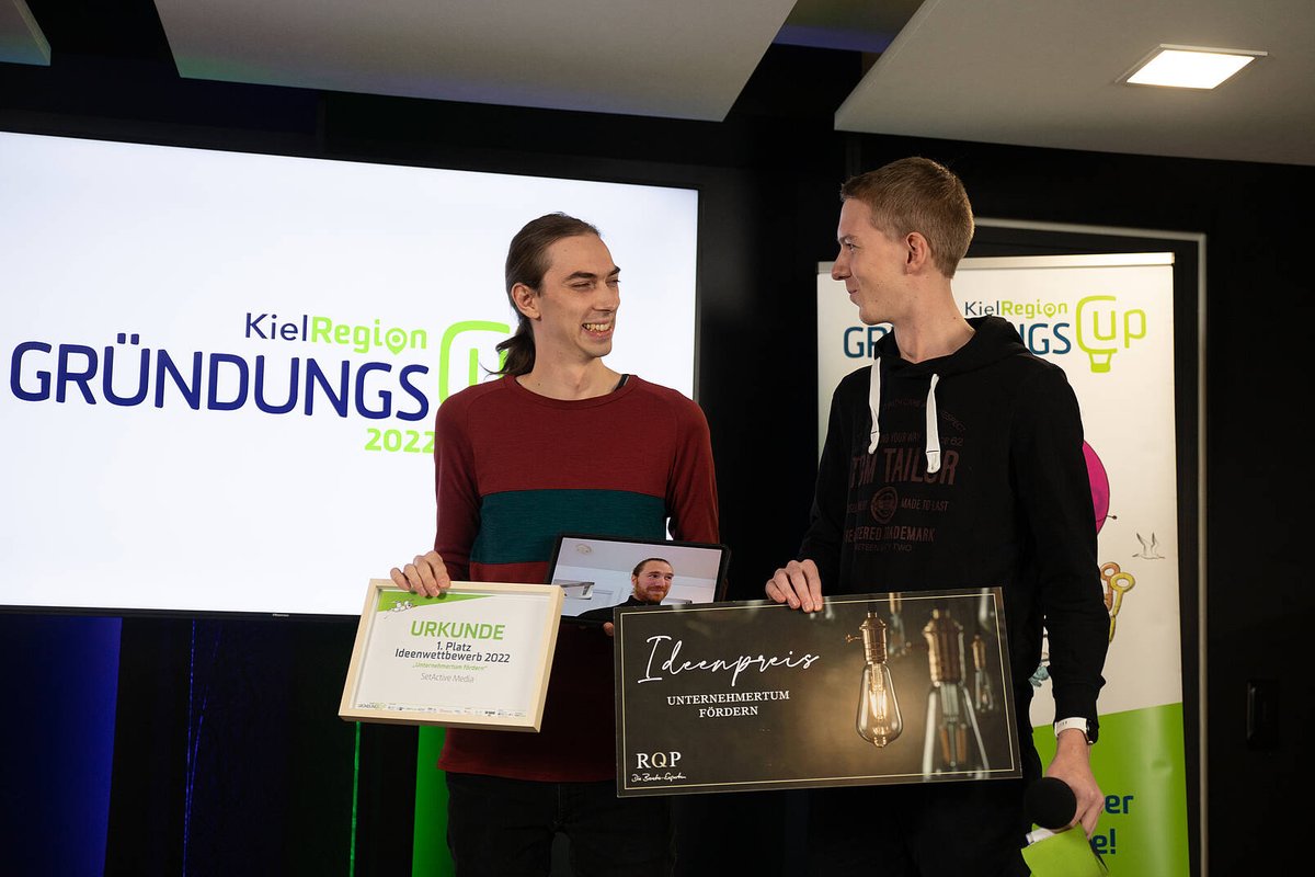 homerun_active's tweet photo. Im September 2022 haben wir uns für den Ideenpreis des Gründungscups Kielregion mit unserer Idee homerun _active beworben. Nach der zweiten Pitchrunde im Dezember wurden wir nach dem Finale mit dem Ideenpreis ausgezeichnet.
Photo-©: 
GründungsCup Kiel und
https://t.co/AMbGziZEJj https://t.co/6twzLqykQM