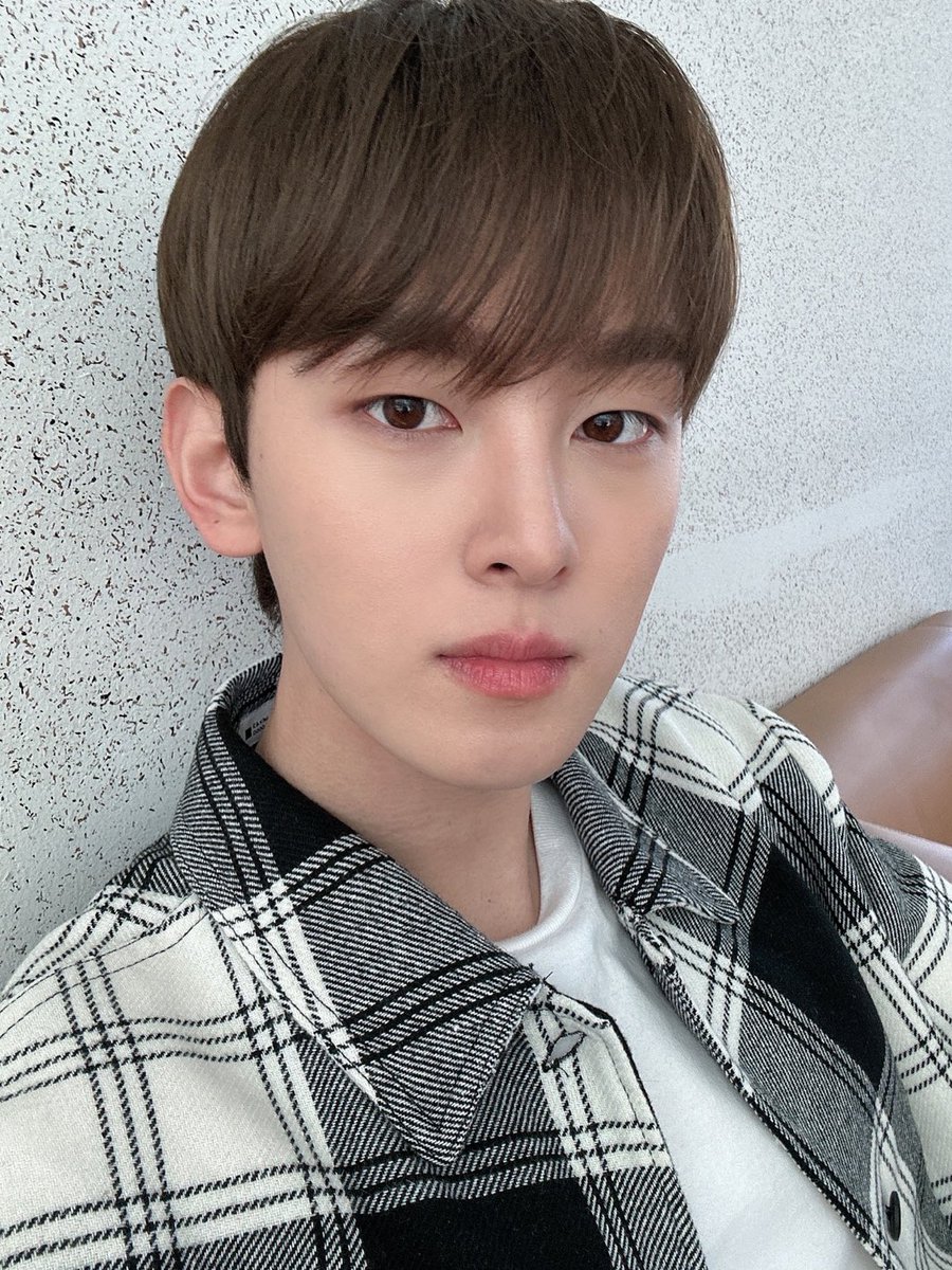 XODIAC_MEMBERS's tweet photo. [#현식] 

다들 봤어요?? ㅋㅋ😅 좀 오글거리지만 열심히 했답니다😁 참고로 EP.2 더 대박임.. (영상은 연기연습🤣)

#XODIAC #소디엑 #HYUNSIK #현식 https://t.co/1Bsxrg2AFL