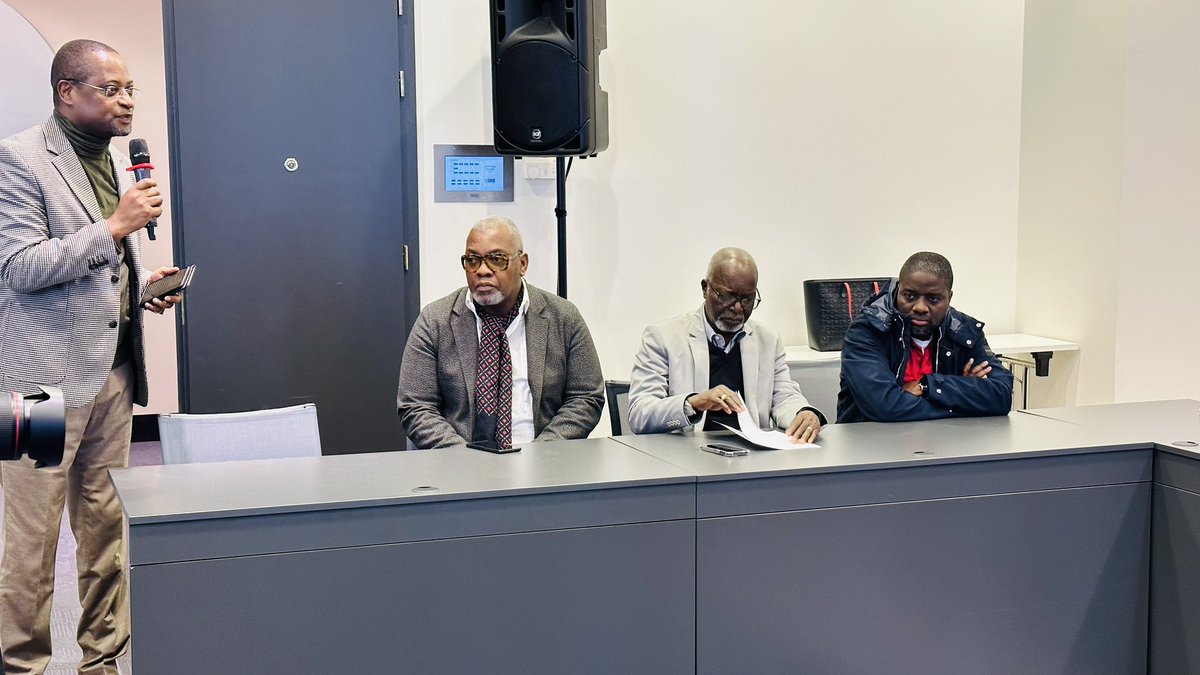 Delegação governamental de alto nível, liderada pelo Ministro da Economia e Planeamento, Mário Caetano João, inicia missão de cooperação económica  e empresarial na República Checa com encontro com alguns representantes da comunidade angolana em Praga.
