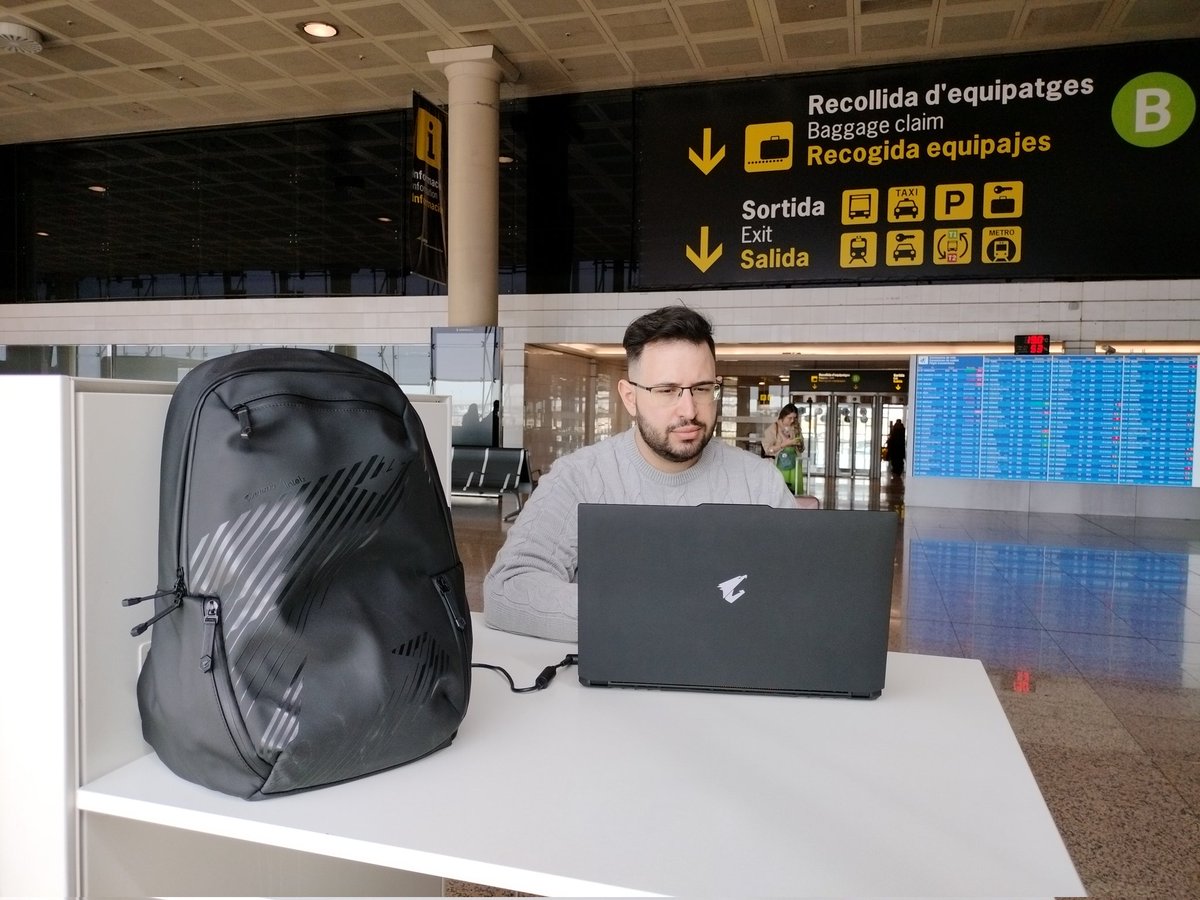 ulisesprieto's tweet photo. Estaba cansado de malas experiencias viajando, pantallazos azules y streams de mala calidad...

Quiero crear contenido a 4K, poder jugar desde cualquier lugar del mundo y ahora está a mi alcance

Dadle cariño a mi compañero de viaje, soy colaborador oficial de @aorus_es 🪽 https://t.co/HNgGWYqKNi