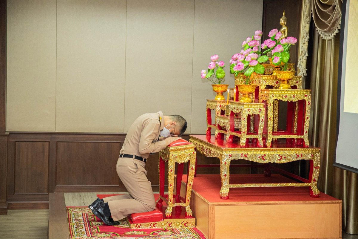 RTARF_PR's tweet photo. วันที่ ๙ พฤษภาคม ๒๕๖๖ กองบัญชาการกองทัพไทย จัดพิธีเจริญพระพุทธมนต์ถวายพระพรชัยมงคลแด่ สมเด็จพระเจ้าลูกเธอ เจ้าฟ้าพัชรกิติยาภา นเรนทิราเทพยวดี กรมหลวงราชสาริณีสิริพัชร มหาวัชรราชธิดาโดยมี พลเรือตรี วีรุดม  ม่วงจีน รองเจ้ากรมยุทธการทหาร https://t.co/1AnzkiIzlc https://t.co/lSIdKxhkSj