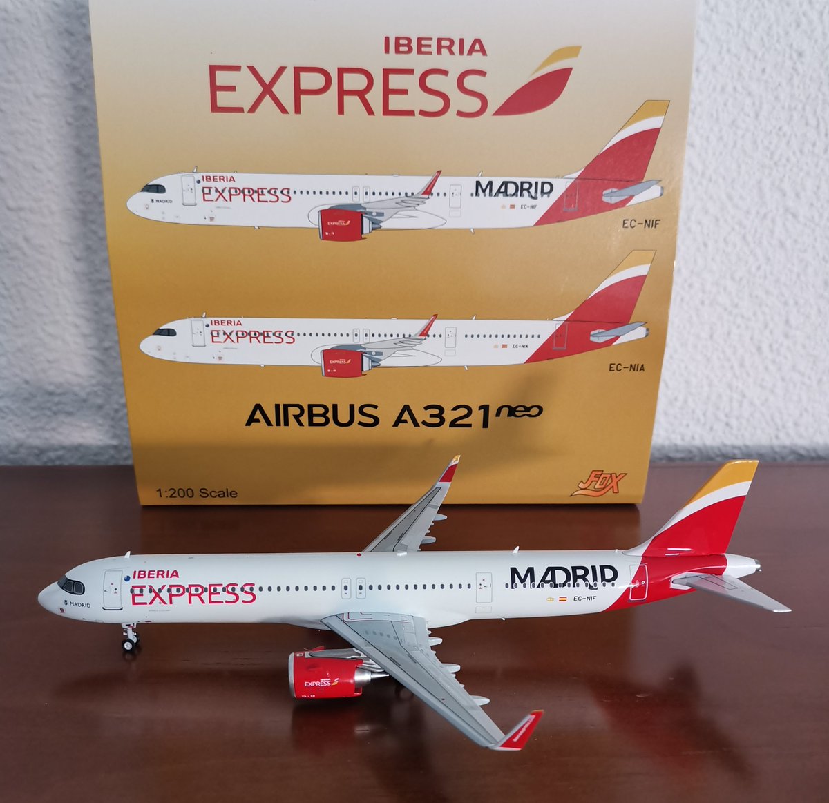 pedrospotter's tweet photo. #BuenosDias nueva #maqueta recién aterrizada🛬 en la #coleccion  (con regalo incluido) 

JFox Models
Ref. : JF-A321-031
#Airbus #A321Neo @iberiaexpress (EC-NIF)
#Madrid #Livery

#IberiaExpress
#diecast @AviationMega
#miniaturas #planes
#Keychain #maqueteros #models #aerotrastorno https://t.co/VhfPGyUMjm
