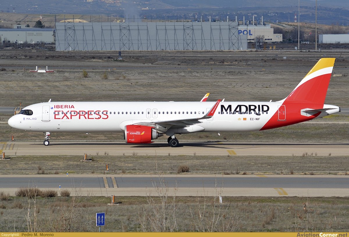 pedrospotter's tweet photo. #BuenosDias nueva #maqueta recién aterrizada🛬 en la #coleccion  (con regalo incluido) 

JFox Models
Ref. : JF-A321-031
#Airbus #A321Neo @iberiaexpress (EC-NIF)
#Madrid #Livery

#IberiaExpress
#diecast @AviationMega
#miniaturas #planes
#Keychain #maqueteros #models #aerotrastorno https://t.co/VhfPGyUMjm