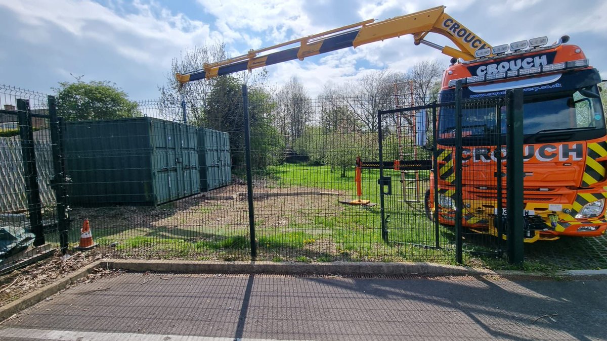 CrouchRecovery's tweet photo. Here we are on a recent job at Little Hill primary school in Wigston. We were tasked with supplying a new container and moving some of the existing containers on site ๐ฆบ๐
If you are in need of a movement, call us; ๐๐๐๐ ๐๐๐ ๐๐๐๐ ๐
#containermovement https://t.co/5UbWo62qZv