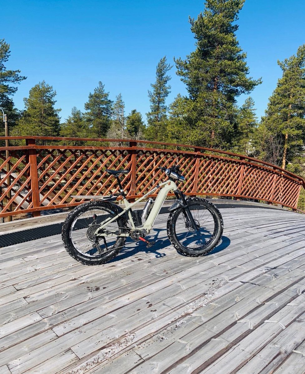 SilverbackBikes's tweet photo. Unleash your adventurous side and conquer vast distances with ease! 💪 The S-Electro Diamond, the ultimate e-bike that lets you ride without any recharge stops on the way! 🔋
Check it out: https://t.co/YawSEPHSW0
📸: @vauhtisampla
#SilverbackBikes #Selectro #eBike #BornToBeFast https://t.co/XuwcLXkGVi