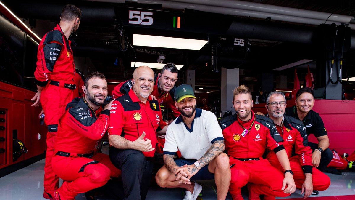 ScuderiaFerrari's tweet photo. It was a pleasure to have you with us @maluma 😍

#MiamiGP 🇺🇸 @FerrariUSA https://t.co/mpNHESorO8