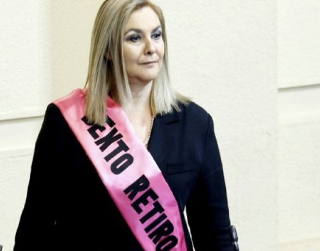 PamJiles's tweet photo. El gobierno dice q hay mucha gente a la q ya no le queda plata para un #SextoRetiro.
Es mentira. 
Hoy existen más de 11 millones 670 mil personas que pueden rescatar ahorros previsionales. 
Tú eres un@ de ell@s. Exige al gobierno q te devuelva tu plata antes de q te la roben. https://t.co/xxMoOXM4Jk