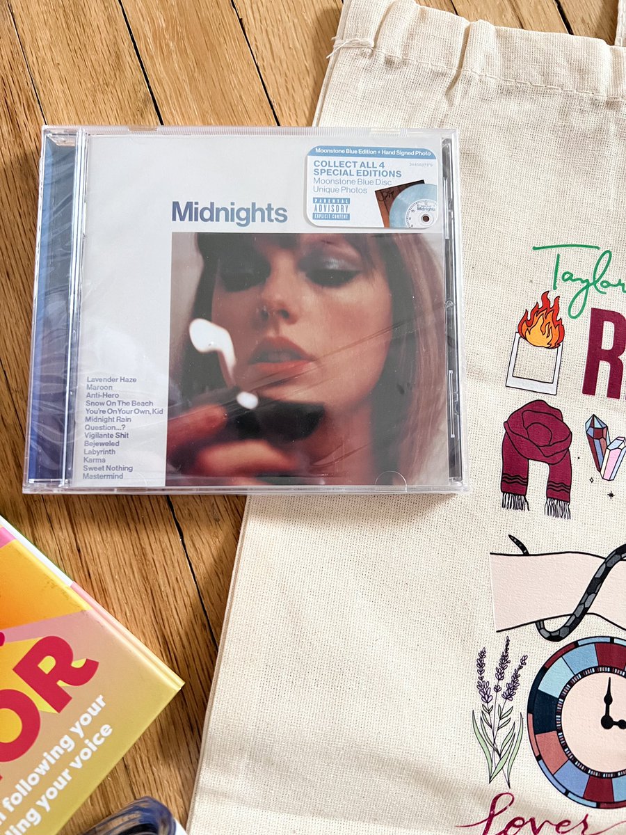 swiftiesister13's tweet photo. ✨GIVEAWAY✨

For reaching 10k followers, one swiftie will win:

A sealed, signed Midnights cd
Be More Taylor Book
Tote bag
Swiftie tumbler
Taylor stickers 

Rules:
Like &amp; retweet this tweet
Reply with your favorite Eras tour outfit

Winner will be chosen May 31st
#TSTheErasTour https://t.co/1mIejgA5PE