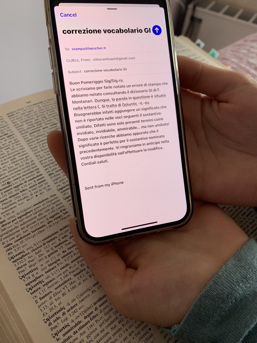 sonomiriii's tweet photo. quando sbagli un significato nella versione allora scrivi alla casa editrice del dizionario per far aggiungere il significato che hai usato tu https://t.co/Y3O3ZjrcAv