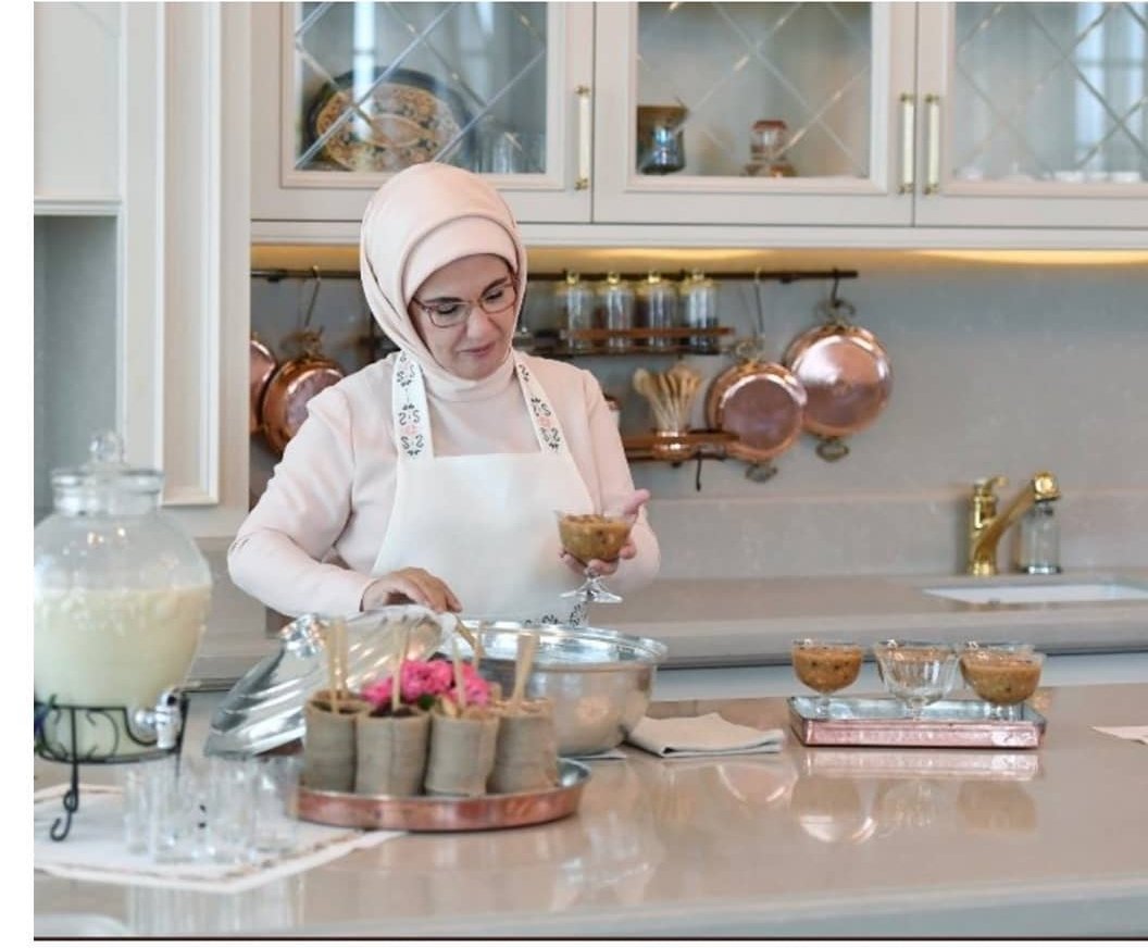 İlla bir mutfaktan konuşulacaksa, bir de vatandaşın parasını çalarak yapılan mutfak var.