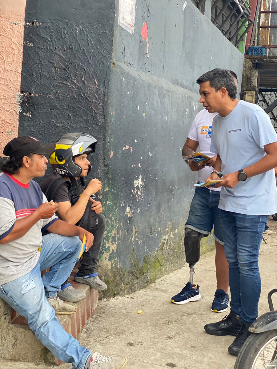 deninsonmendoza's tweet photo. Los corregimientos y zonas rurales de Cali necesitan de la presencia del Estado. 

Será un reto para nuestro gobierno de la CALI FUTURO que estos ciudadanos tengan acceso a la salud, a una educación gratuita y de calidad, a Computadores Futuro y a mejorar sus condiciones de seguridad.

No podemos ignorar el aumento de los hechos de orden público, necesitamos una estrategia de seguridad que esté en los barrios pero que también llegue a las veredas.