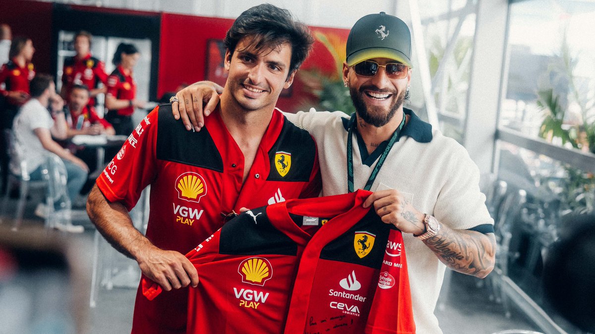ScuderiaFerrari's tweet photo. It was a pleasure to have you with us @maluma 😍

#MiamiGP 🇺🇸 @FerrariUSA https://t.co/mpNHESorO8