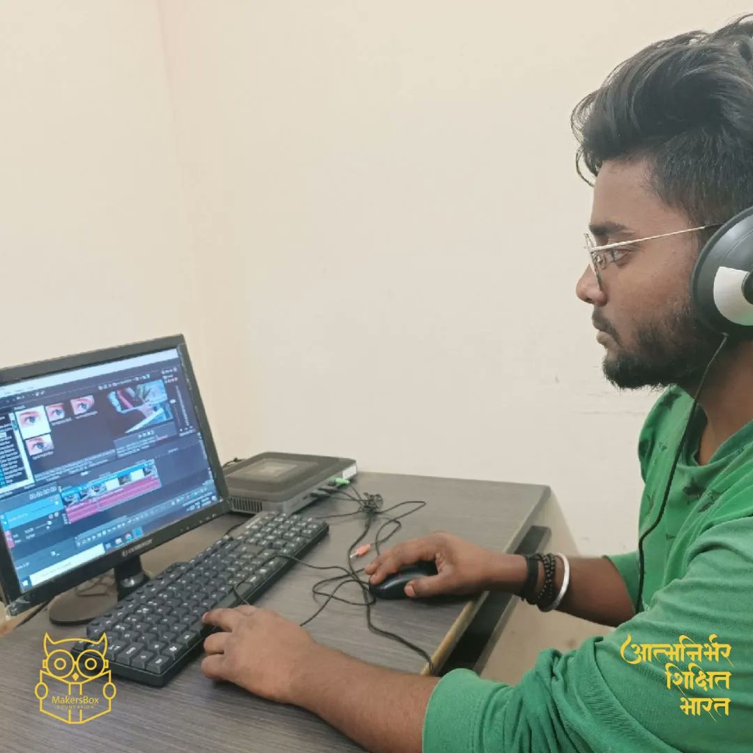 MakersBoxORG's tweet photo. Just learned the basics of #VideoEditing on VSDC & Sony Vegas Pro, & Neeraj ji blown away by the creative possibilities! Excited to dive deeper & see where this skill takes him. #SonyVegasPro #CreativeJourney #FuturePerspectives #VideoContentCreation #DigitalSkills #Learning https://t.co/QK0FnErC36
