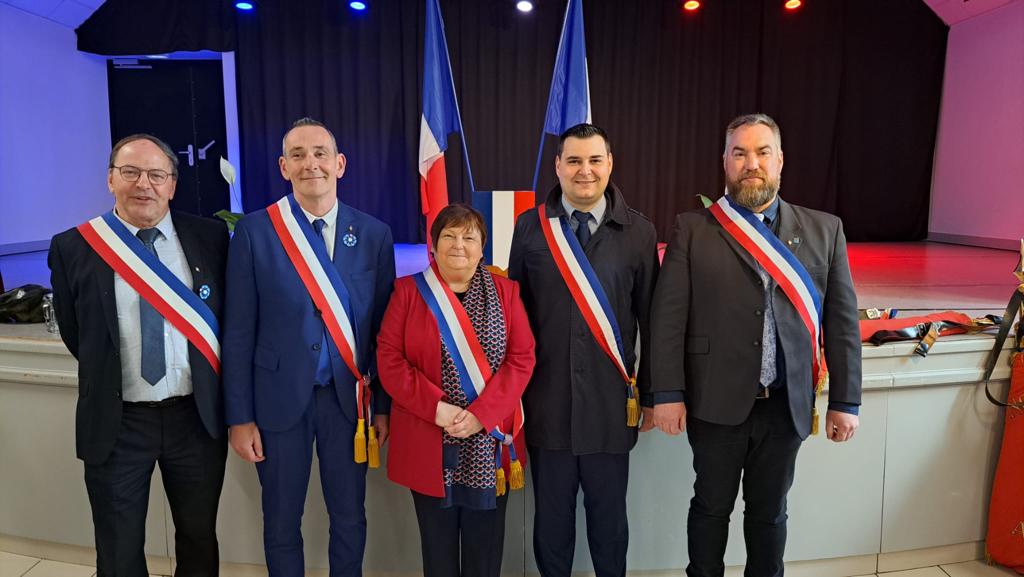 beadescamps's tweet photo. Cela est devenu une tradition maintenant, ce lundi, les élus des communes de #Crespin, #Quievrechain, #SaintAybert et #Thivencelle étaient réunis pour commémorer ensemble, l’armistice du 8 mai 1945.
Unis pour honorer ceux qui se sont battus pour notre Liberté 🇫🇷 https://t.co/E2xBcjRKH5