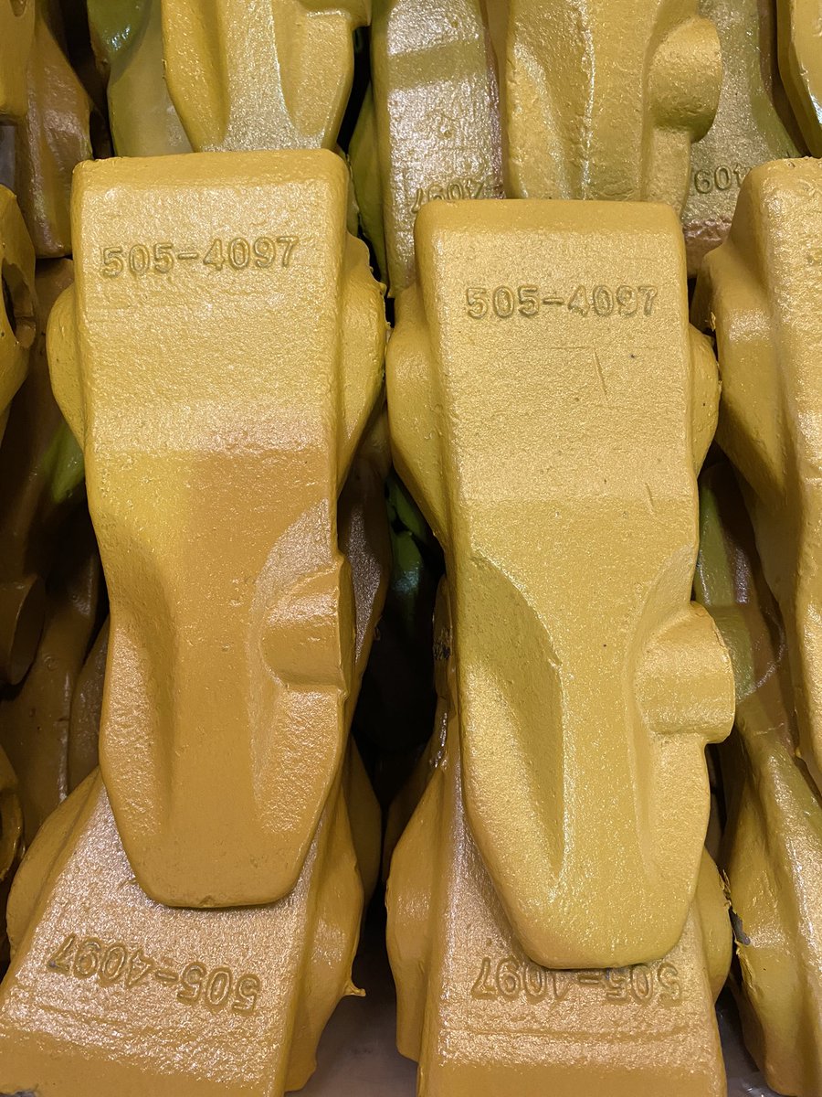 Yoki0907's tweet photo. Jiangxi Xinhang Precision Casting Co.,Ltd produce all kinds of bucket teeth with high quality and competitive price, welcome your inquiry, please contact my WhatsApp/WeChat/Zalo 008618279588875 #excavation #mining #bucketteeth #caterpillar #xhget #earthmoving #fps #machineparts https://t.co/sGl7u92xXT