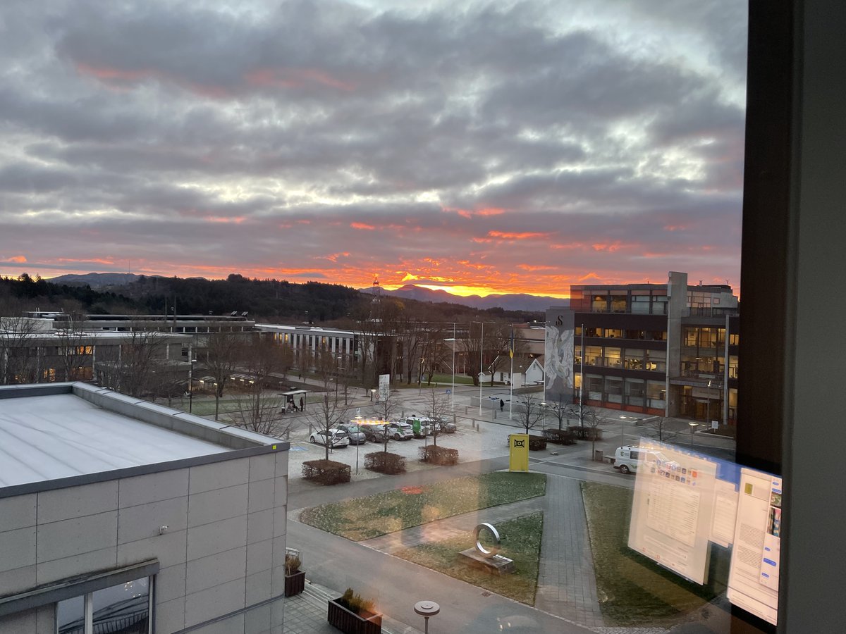 Wrapped up my research stay at <a href="/UiSBusiness/">UiS Business School</a> <a href="/UniStavanger/">Universitetet i Stavanger</a>. /w @TBroekel  I spent the last 2 weeks kicking off a project started on analyzing the long term evolution of skill demand in Norway. Thanks for great time, and insights in the NO job market. 
@s_haus_reve @MarteCWSolheim