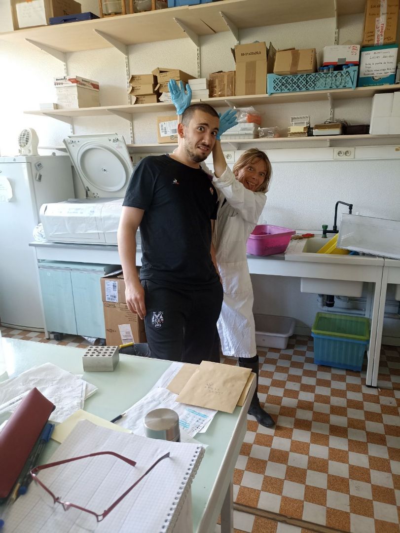 LUCSESproject's tweet photo. Le tri, c'est fini! We have finished washing and sorting the roots from our last field campaign. Thank you all for your invaluable help! https://t.co/k4yRQfGdm2