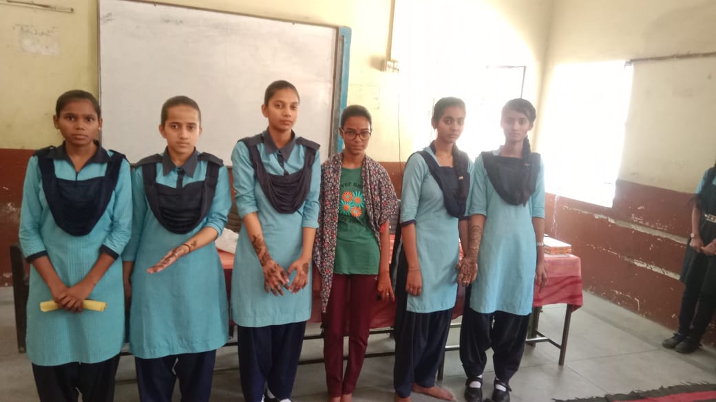 SeetaAbvp's tweet photo. अखिल भारतीय विद्यार्थी परिषद गंगापुर सिटी के राष्टीय कला मंच द्वारा ds public school main मेहंदी प्रतियोगिता का कार्यक्रम किया जिसमें पहला स्थान खुशी जोशी दूसरा स्थान सना बानो,तृतीय स्थान चंचल सैनी ने प्राप्त किया https://t.co/VCZQOXl7fa