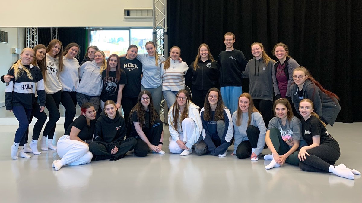 safeindance's tweet photo. Recently, Beth gave a careers talk to students across all years of the BA (Hons) Dance programme at the University of Lincoln ✨
Beth discussed all things dance science, research, teaching, and of course SiDI!
#SiDI #SafeinDance @unilincoln @ https://t.co/CUisj1YxBI