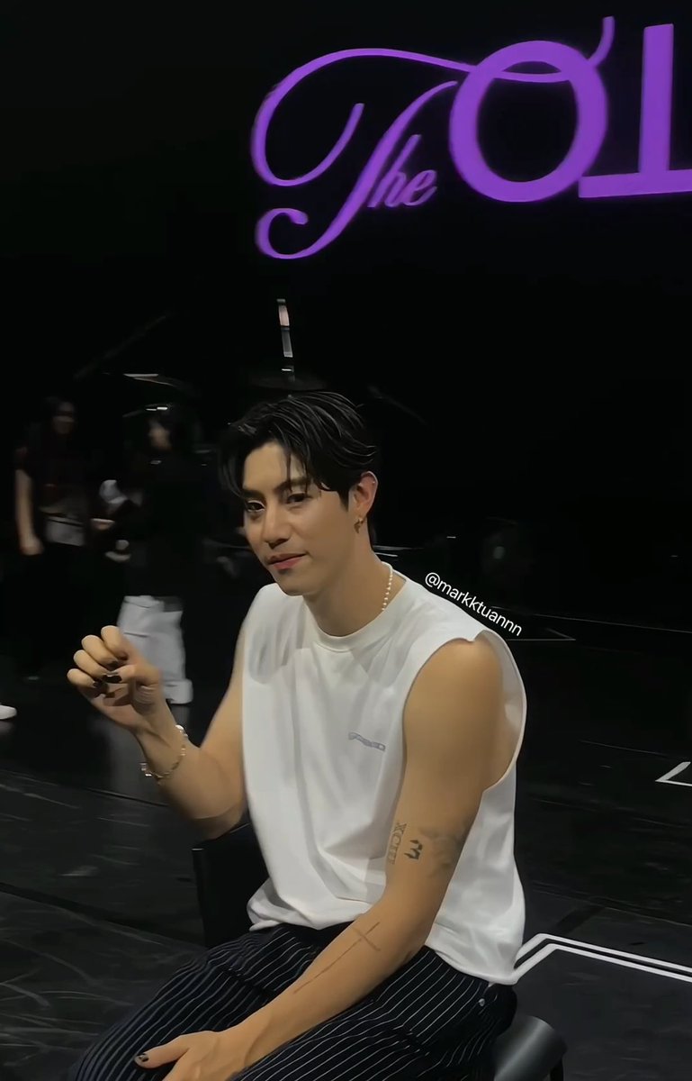 markktuannn's tweet photo. คิดถึงพี่จ๋า 💜🤍 #MarkTuanAsiatour2023 #Marktuan #TheOtherSide_AsiaTour2023 @marktuan https://t.co/NgCIwFwdPV