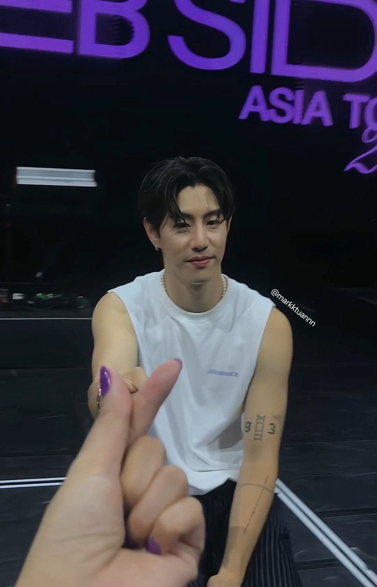 markktuannn's tweet photo. คิดถึงพี่จ๋า 💜🤍 #MarkTuanAsiatour2023 #Marktuan #TheOtherSide_AsiaTour2023 @marktuan https://t.co/NgCIwFwdPV