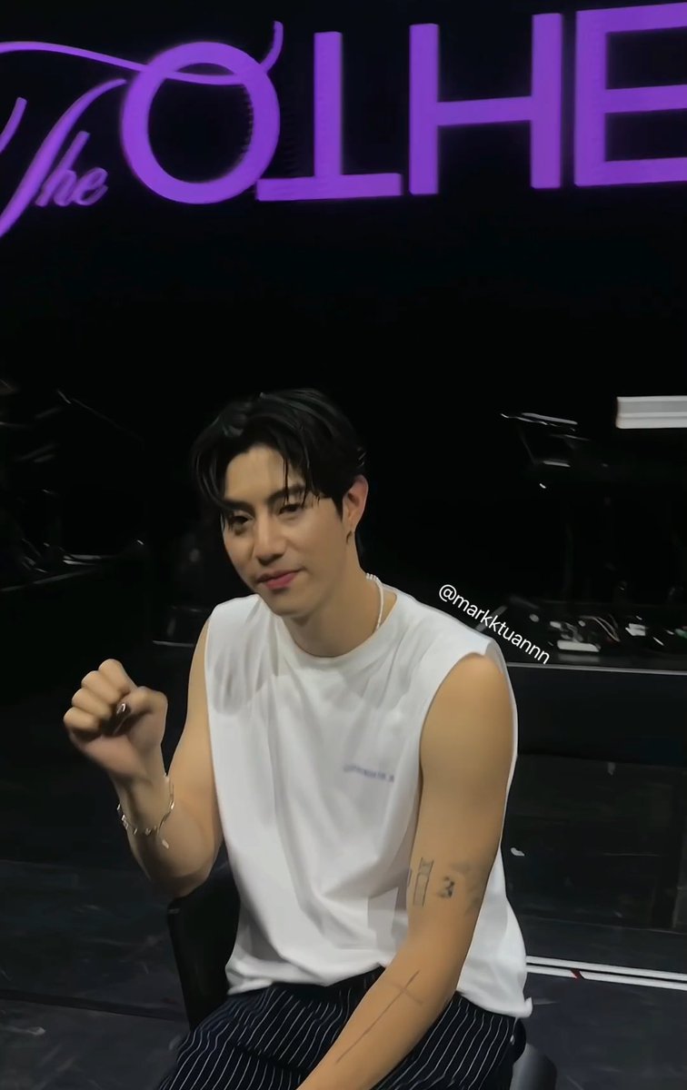 markktuannn's tweet photo. คิดถึงพี่จ๋า 💜🤍 #MarkTuanAsiatour2023 #Marktuan #TheOtherSide_AsiaTour2023 @marktuan https://t.co/NgCIwFwdPV