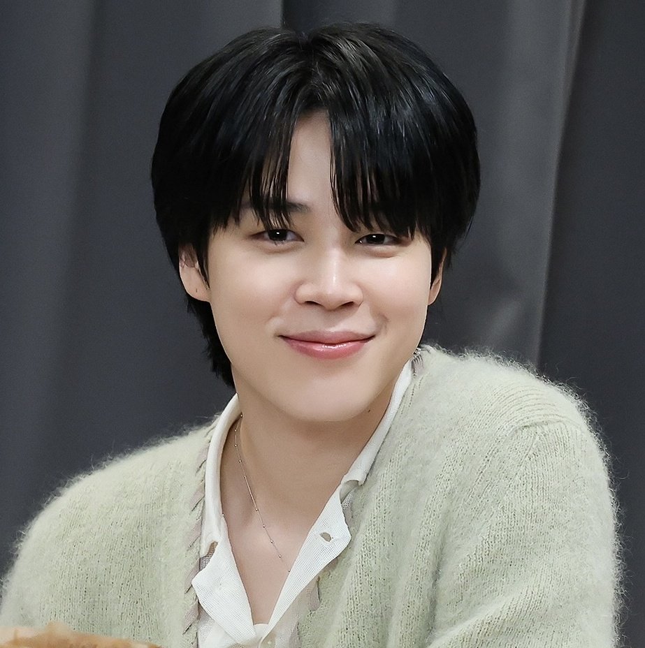pjmngallery's tweet photo. everyone say "JIMIN IS COMING" 😭😭 https://t.co/2fad88SeCo