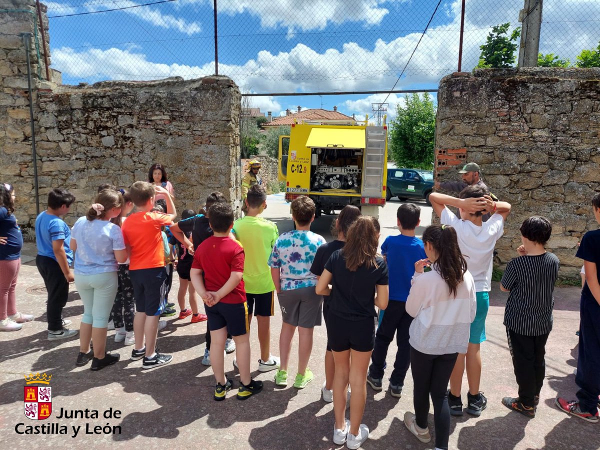 📸 Los compañeros de #INFOCAL también han realizado talleres en la localidad zamorana de Fermoselle

Recuerda que continúa la declaración de peligro medio de #IIFF en #CyL:
🙏 Extrema las precauciones al aire libre
📞 Si ves fuego o humo, llama al <a href="/112cyl/">112 Castilla y León</a>