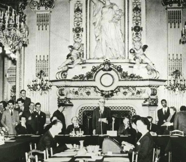 Robert #Schuman il 9 maggio 1950, proponeva la creazione di una Comunità europea del carbone e dell'acciaio. Nasceva quel percorso politico europeo fra vincitori e vinti che avrebbe portato all’Unione Europea. E a più di 80 anni di pace nel cuore d’Europa dopo secoli di guerre.