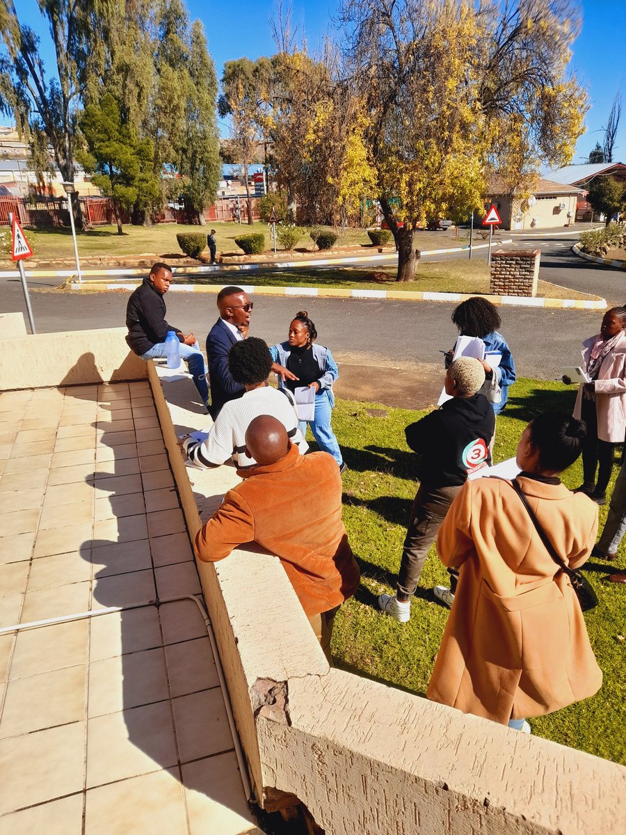 she_hive's tweet photo. European Youth dialogue on-going at @nul_roma - can you think of a better way to celebrate #EuropeDay? #Lstwitter #EuropeMonth #MochaBua
#SHYClub
@EUinLesotho
@FrenchEmbassyZA https://t.co/1xS7N7A2Er