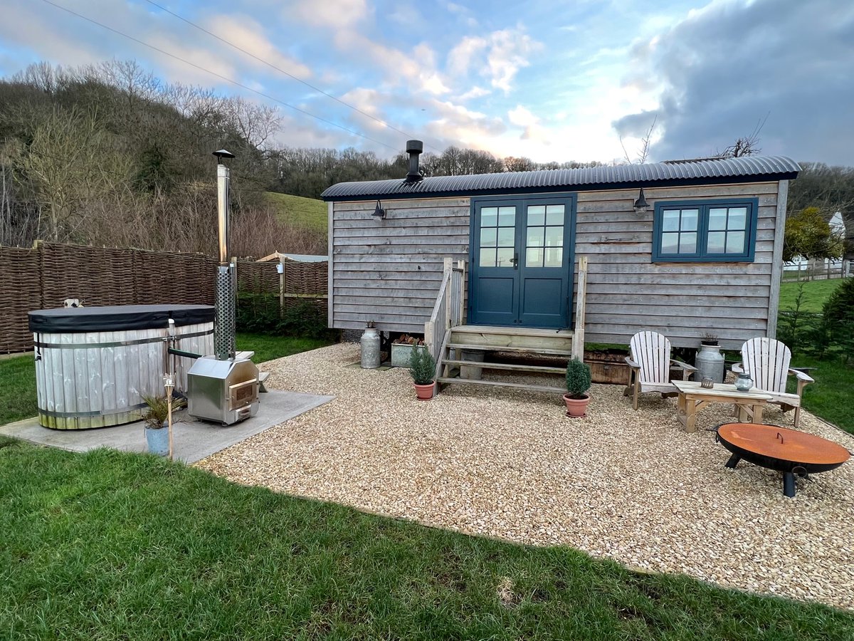 Collie Shepherd Huts tinyurl.com/2e3x7gus @CollieHuts #glamping #Somerset