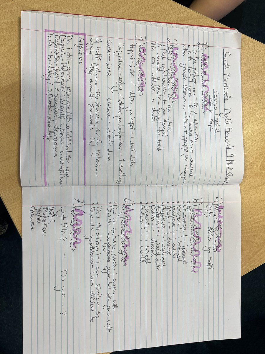 MissJProsser's tweet photo. Athrawes falch y bore ‘ma ☺️ @cymraeg_hhs https://t.co/2lOULbKnAk