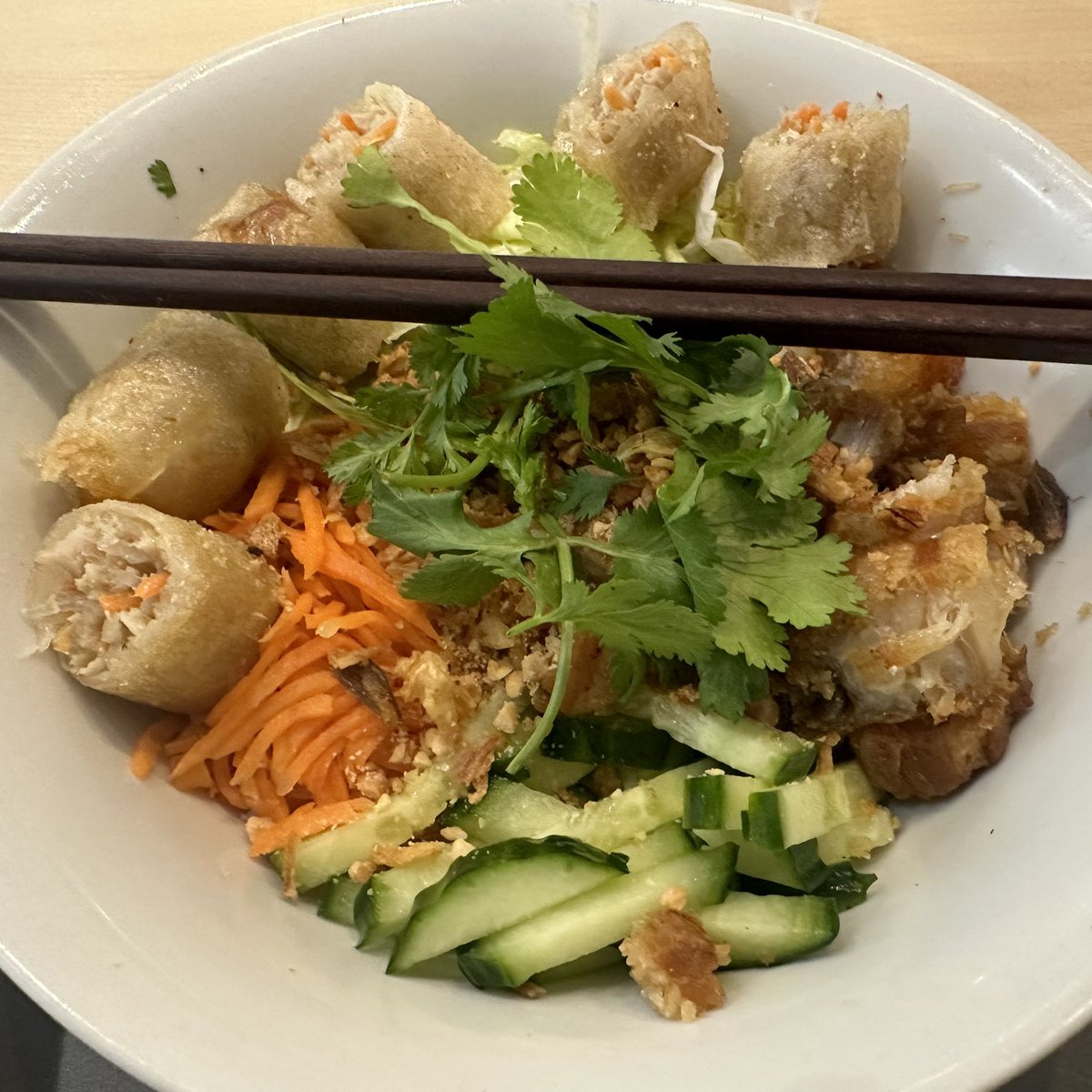 fanny_abernathy's tweet photo. Et bon app! #BoBun https://t.co/HyUqLSehKg