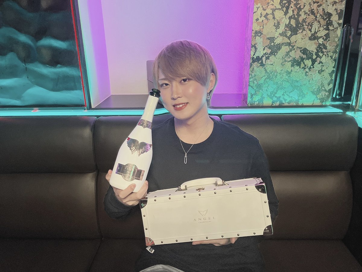 maaaao_zero's tweet photo. 5/7 はる社長お誕生日会🕺
初めてのエンジェルホワイト👼🤍
・
・
・
 #自撮り界隈 #自撮り界隈さんと繋がりたい  #相互フォロー #いいね返し #自発ください #いいねで気になった人フォローする #美男美女と繋がりたい #美男美女さんと繋がりたい #雰囲気好きな人いいね #ホスト #宇都宮 #キャバ嬢 https://t.co/tcdkr3F6Lo