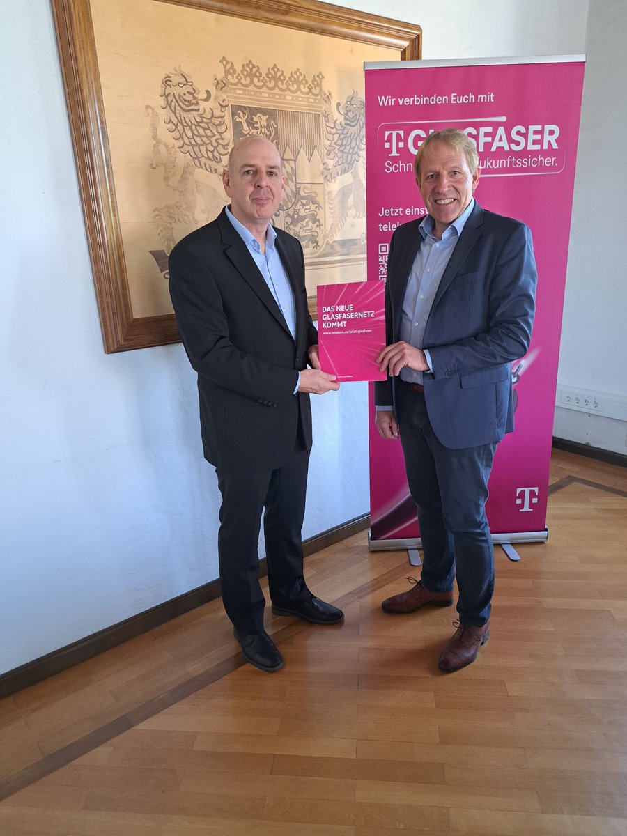 telekomnetz's tweet photo. #Telekom erweitert das #Glasfaser-Netz in #JettingenScheppach. Die Arbeiten beginnen 2027. Rund 2.820 Haushalte und Unternehmen in #Jettingen und #Scheppach profitieren. Das neue Netz ermöglicht hohe Bandbreiten bis 1 #Gigabit pro Sekunde. #DasNetz #Glasfaseristmagenta https://t.co/h9zzraWPkg