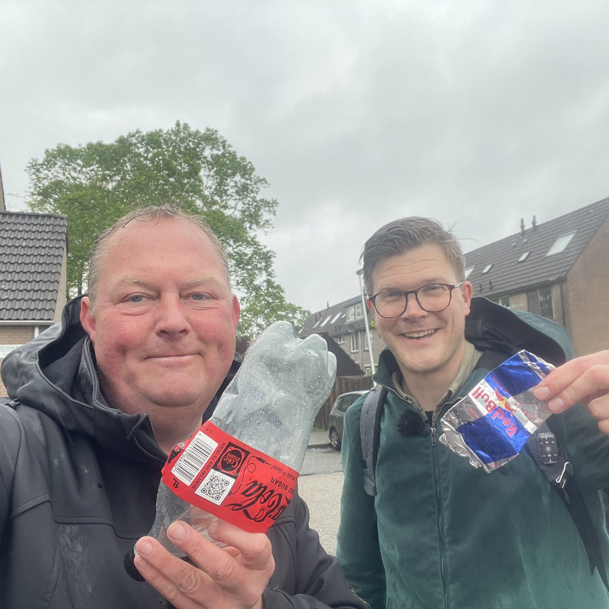 Vandaag was Zwerfinator op pad met een journalist van <a href="/ADnl/">AD.nl</a> voor een video-item over #statiegeld op blikjes en de problemen met het inleveren van beschadigde blikjes. Heb je daar ook problemen mee? Meld het via het Meldpunt #Blikschade 👉 bit.ly/Blikschade